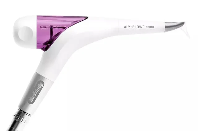 Air Flow чистка зубов: методика и противопоказания